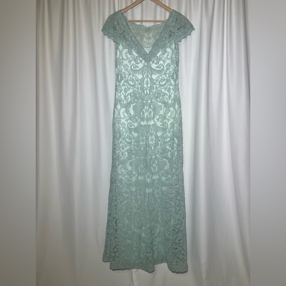 Tadashi Shoji Sanda Embroidered Mint Dress | 8 - Picture 13 of 16